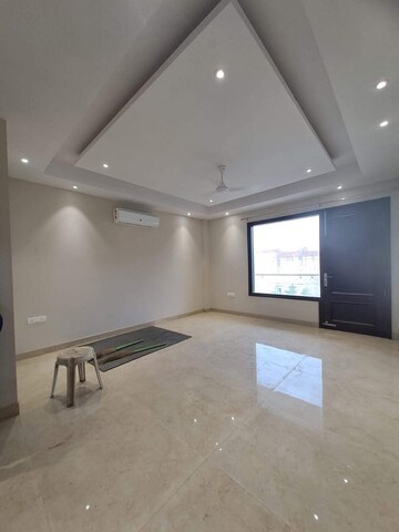 Furnished Amenities in 2 BHK Builder Floor at Freedom Fighters Enclave – for Rent