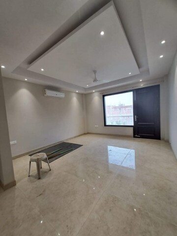 Furnished Amenities in 2 BHK Builder Floor at Freedom Fighters Enclave – for Rent