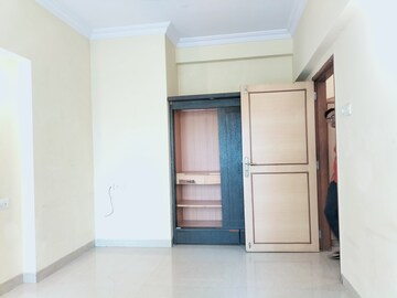 Room in 1 BHK Apartment at K Raheja Heights, Malad East – for Rent