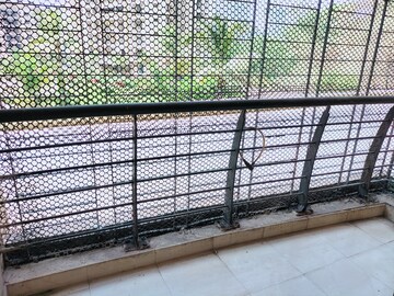 Room in 1 BHK Apartment at K Raheja Heights, Malad East – for Rent