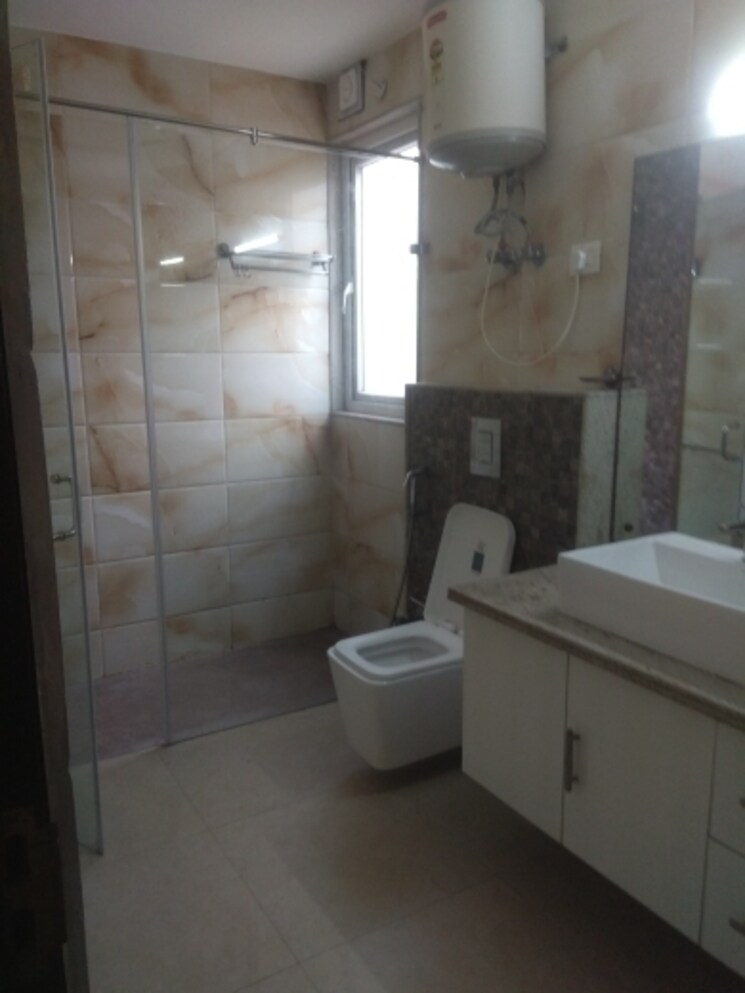 Bathroom, new friends colony 4 Bedroom 500 Sq.Yd. Independent House In New Friends Colony Delhi 8401907