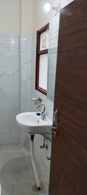 Bathroom in 2 BHK Apartment at Ardee City, Sector 52 – for Rent