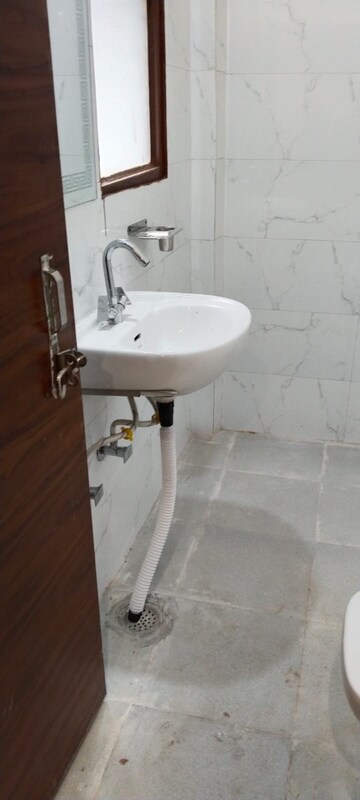 Bathroom in 2 BHK Apartment at Ardee City, Sector 52 – for Rent