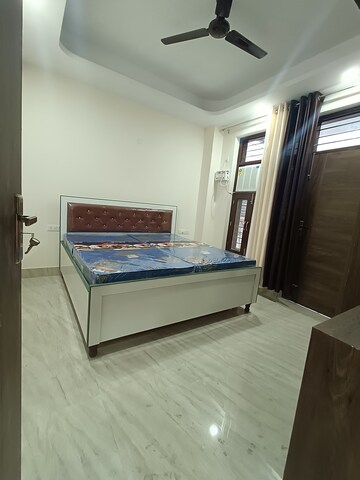 Bedroom in 3 BHK Builder Floor at Sector 27 – for Rent