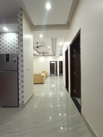 Building Lobby in 3 BHK Builder Floor at Sector 27 – for Rent