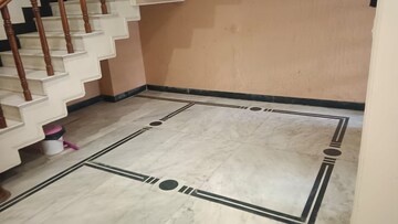 Room in 5 BHK Independent House at RWA Apartments Sector 26, Sector 26 – for Rent