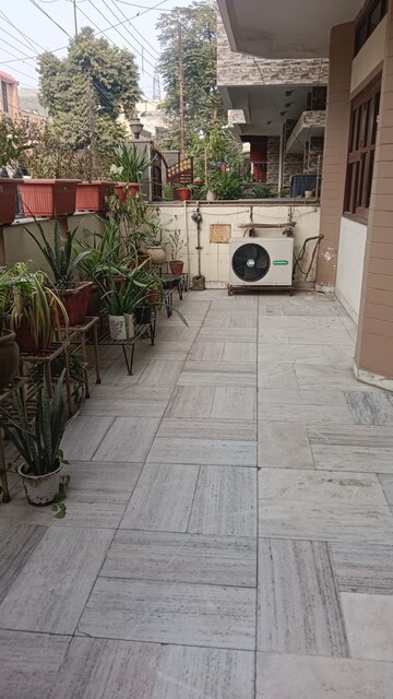 Parking in 5 BHK Independent House at RWA Apartments Sector 26, Sector 26 – for Rent