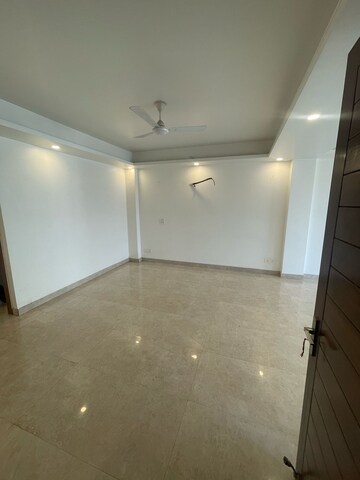 Room in 3 BHK Builder Floor at Sushant Lok 2, Sector 57 – for Rent