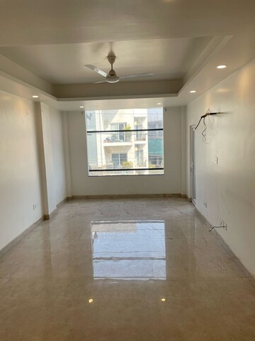 Room in 3 BHK Builder Floor at Sushant Lok 2, Sector 57 – for Rent