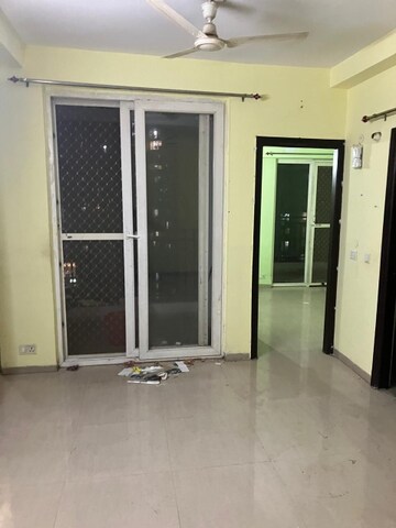 Room in 2 BHK Apartment at Nirala Estate, Tech Zone 4 Greater Noida – for Rent