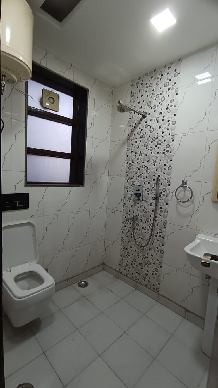 Bathroom, sushant-lok-3 3 Bedroom 1950 Sq.Ft. Builder Floor In Sector 57 Gurgaon 8402061