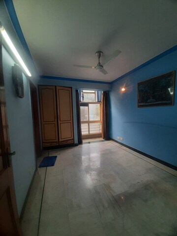 Room in 4 BHK Apartment at Sector 22 Dwarka – for Rent