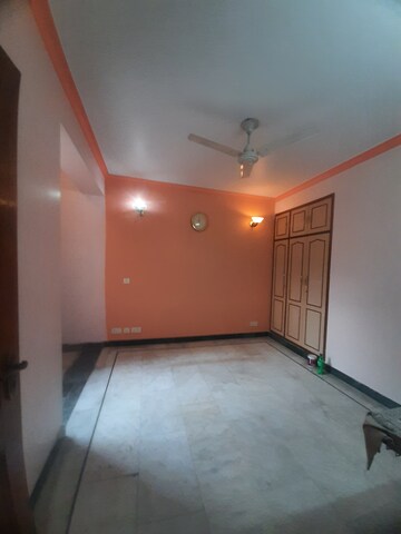 Room in 4 BHK Apartment at Sector 22 Dwarka – for Rent