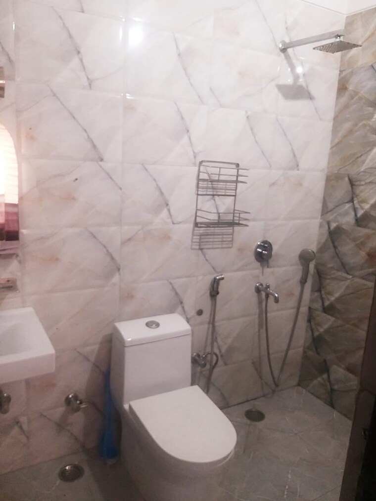 Bathroom, vaishali sector 4 2 Bedroom 900 Sq.Ft. Builder Floor In Vaishali Sector 4 Ghaziabad 8402085