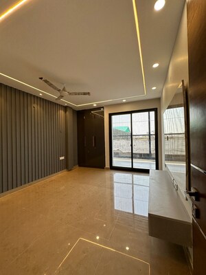 Room in 2 BHK Builder Floor at Vaishali Sector 4 – for Sale