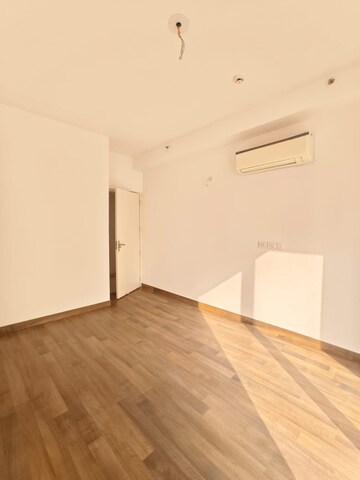 Room in 3 BHK Apartment at Conscient Heritage Max, Sector 102 – for Rent