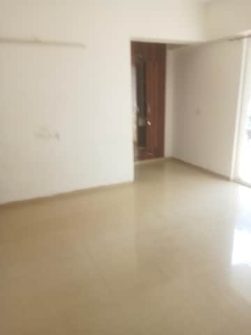 Room in 3 BHK Apartment at Nirala Estate, Tech Zone 4 Greater Noida – for Rent