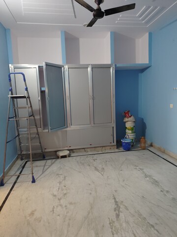 Room in 3 BHK Builder Floor at Sector 02 – for Rent