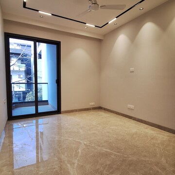 Room in 4 BHK Apartment at Emaar Emerald Floors Premier, Sector 65 – for Rent