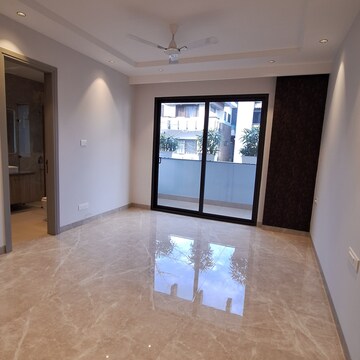 Room in 4 BHK Apartment at Emaar Emerald Floors Premier, Sector 65 – for Rent