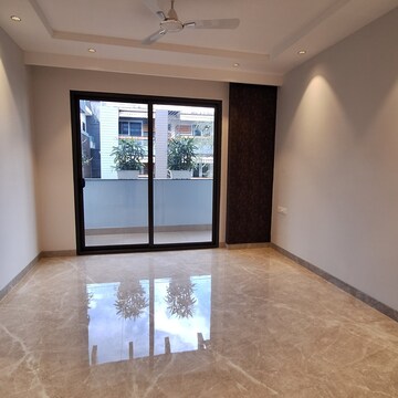 Room in 4 BHK Apartment at Emaar Emerald Floors Premier, Sector 65 – for Rent