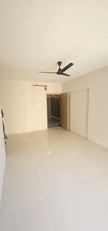 Room in 2 BHK Apartment at Omkar Veda Exclusive, Parel – for Rent