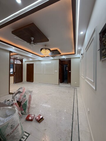 Parking in 3 BHK Builder Floor at Vaishali Sector 4 – for Sale