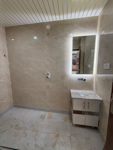 Room in 3 BHK Builder Floor at Vaishali Sector 4 – for Sale