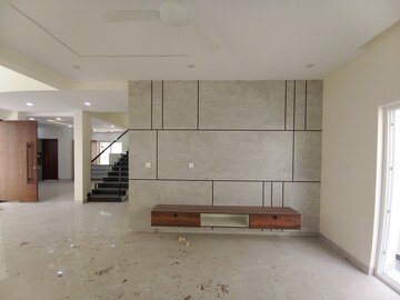 Room in 4 BHK Villa at Kollur – for Rent