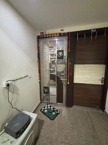 Furnished Amenities in 3 BHK Builder Floor at Vaishali Sector 6 – for Sale