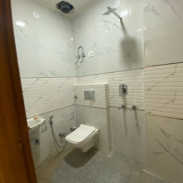 Bathroom, shastri nagar 2 Bedroom 500 Sq.Ft. Builder Floor In Shastri Nagar Delhi 8402391