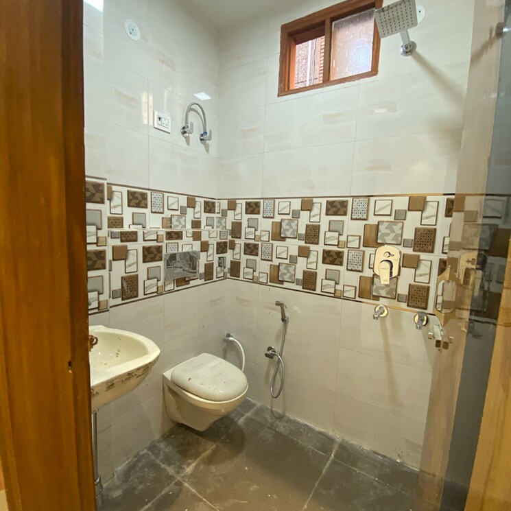 Bathroom, shastri nagar 2 Bedroom 500 Sq.Ft. Builder Floor In Shastri Nagar Delhi 8402391