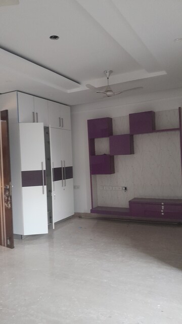 Kitchen in 6 BHK Villa at Unitech South City II, Sector 50 – for Rent