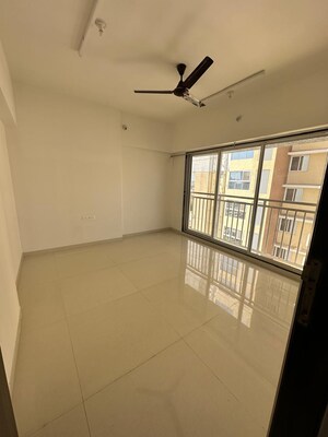 Room in 3 BHK Apartment at Dem Cygnus, Kandivali West – for Sale