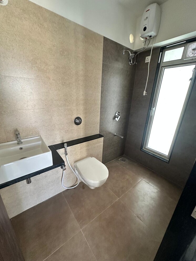 Bathroom, dem-cygnus 3 Bedroom 867 Sq.Ft. Apartment In Kandivali West Mumbai 8402536
