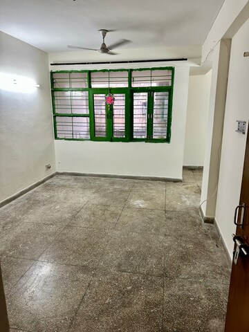 Room in 4 BHK Apartment at Sector 45 – for Sale