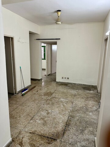 Room in 4 BHK Apartment at Sector 45 – for Sale