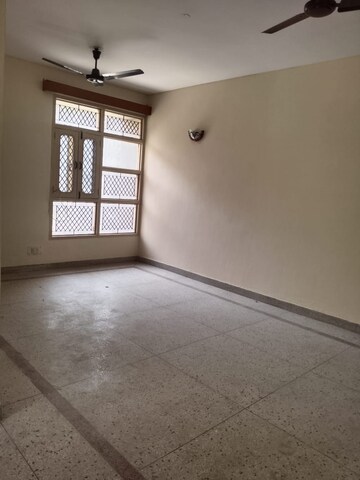 Room in 3 BHK Apartment at Sunrise Apartments Faridabad, Sector 45 – for Sale