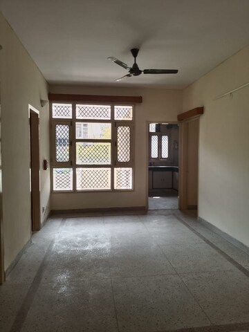 Room in 3 BHK Apartment at Sunrise Apartments Faridabad, Sector 45 – for Sale