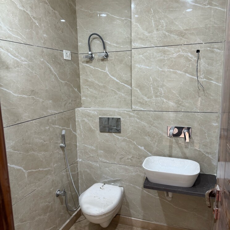 Bathroom, pitampura 3 Bedroom 960 Sq.Ft. Builder Floor In Pitampura Delhi 8402617