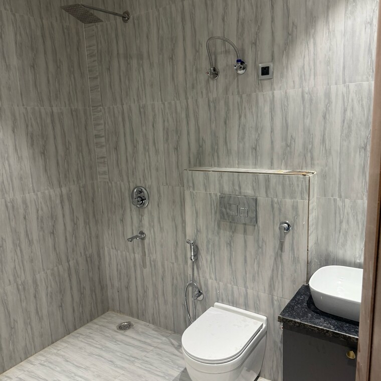 Bathroom, pitampura 3 Bedroom 960 Sq.Ft. Builder Floor In Pitampura Delhi 8402617