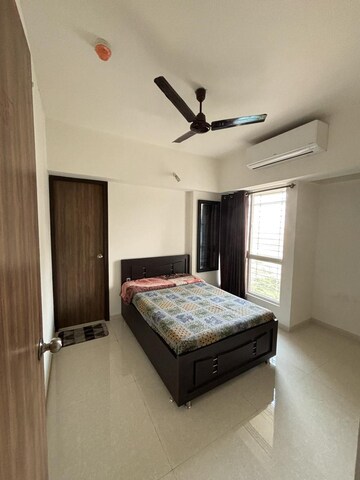 1.5 BHK Apartment For Sale in Lodha Amara, Kolshet Road