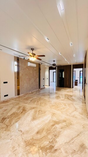 Room in 4 BHK Builder Floor at SS Mayfield Gardens, Sector 51 – for Sale