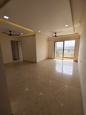 Room in 2 BHK Apartment at Hiranandani Fortune City, New Panvel – for Rent