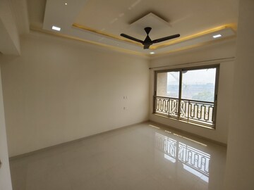 Room in 2 BHK Apartment at Hiranandani Fortune City, New Panvel – for Rent