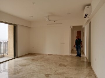 Room in 2 BHK Apartment at Hiranandani Fortune City, New Panvel – for Rent