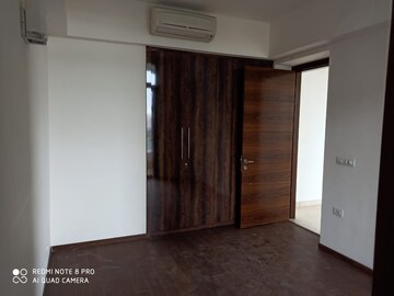 Room in 2 BHK Apartment at M3M Golf Estate, Sector 65 – for Rent