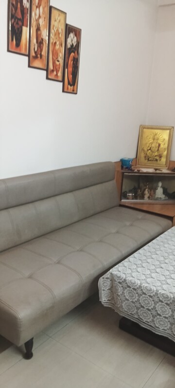 Bedroom in 2 BHK Apartment at Vile Parle East – for Rent