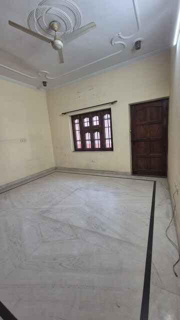 Room in 2 BHK Builder Floor at Sainik Colony – for Rent