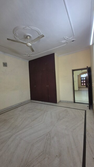 Room in 2 BHK Builder Floor at Sainik Colony – for Rent